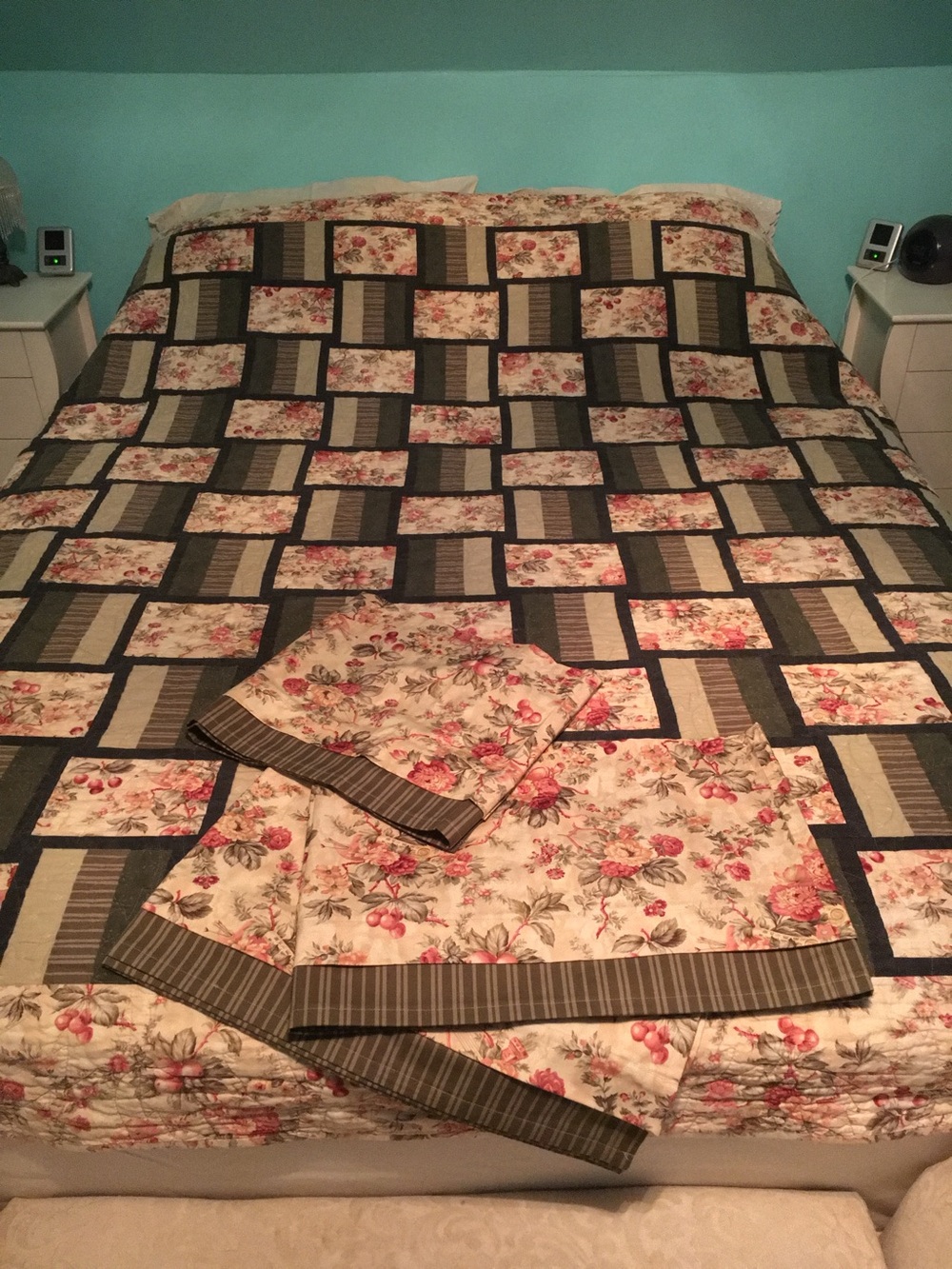 Floral Quilt Set, Hand made queen size quilt with 3 window valances.